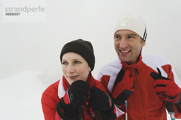 Italien  Südtirol  Paar in Winterkleidung  Portrait