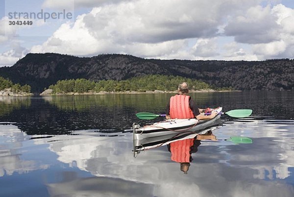 Kajakfahren auf dem ruhigen See