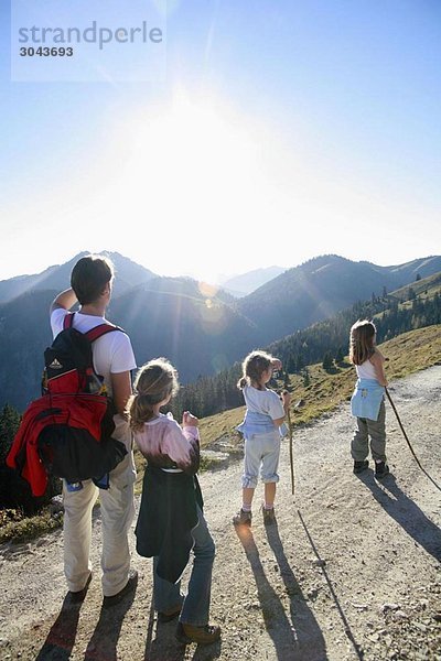 Familienwandern am Berg