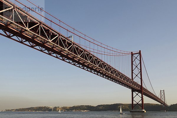 Portugal  Lissabon  25 April-Brücke