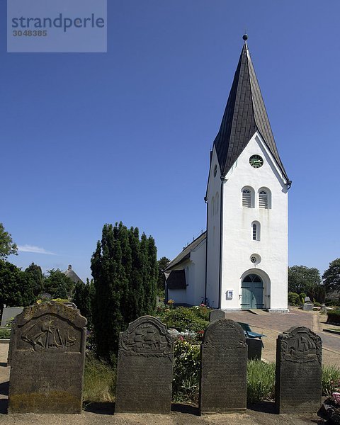 Deutschland  Schleswig-Holstein  Insel Amrum  Nebel Dorf. St.-Clemens-Kirche