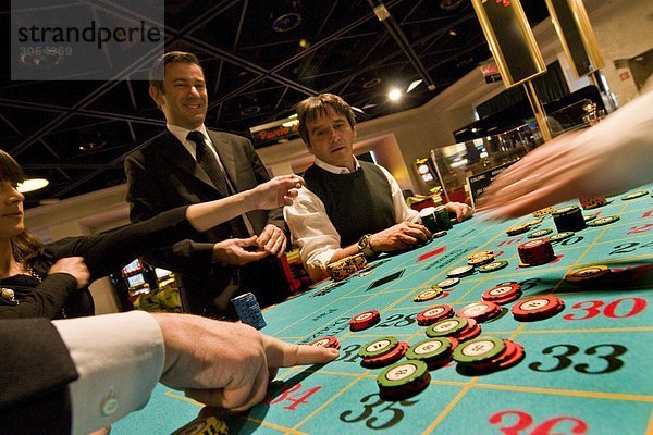 Mensch Menschen Glücksspiel Casino Tisch Italien Roulette Saint Vincent St. Vincent