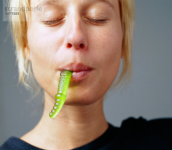 Eine Frau essen Süßigkeiten Schweden.