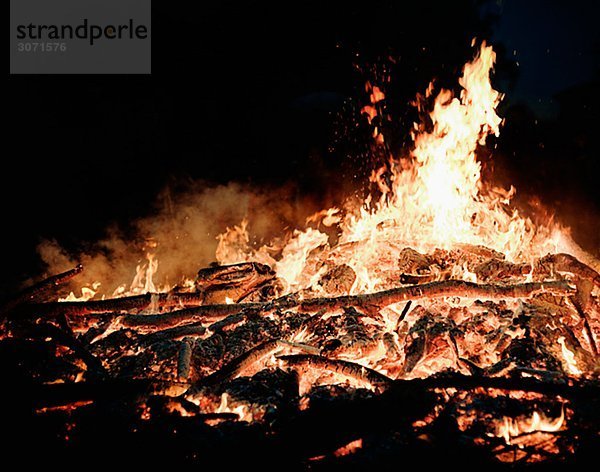 Bonfire auf Walpurgisnacht Stockholm Schweden.