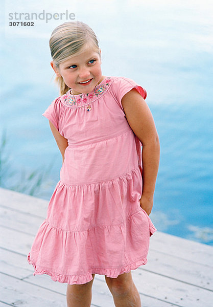 Mädchenbildnis blond trägt eine rosa Kleid Schweden.