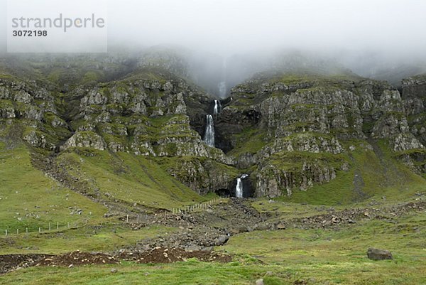 Ein Wasserfall Insel