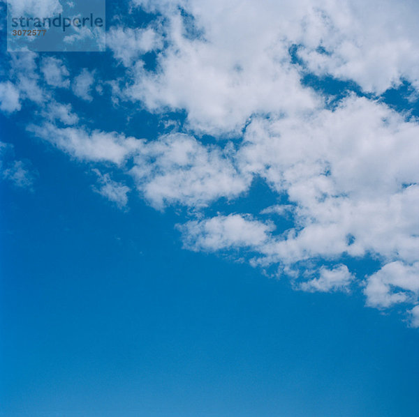 Blau Himmel und Wolken Schweden