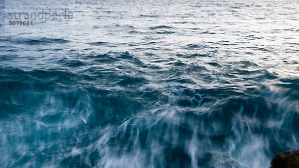 Wellen auf dem Meer Griechenland