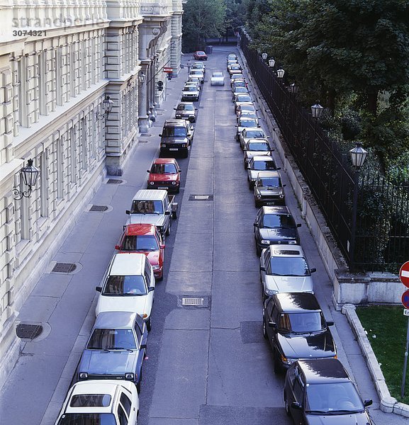 Autos geparkt Zeile elevated View