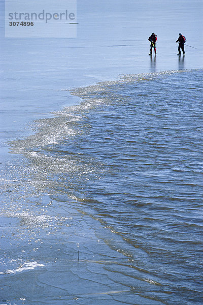 Skater Sahnehäubchen auf den linken und offenen Ozean rechts Schweden.