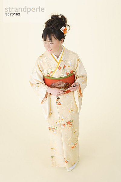 Frau Kleidung Kimono