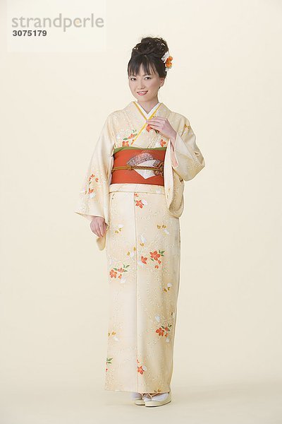stehend Frau Kleidung japanisch Kimono