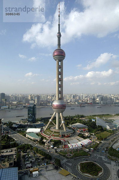 Pudong mit Oriental Pearl Tower. Shanghai  China