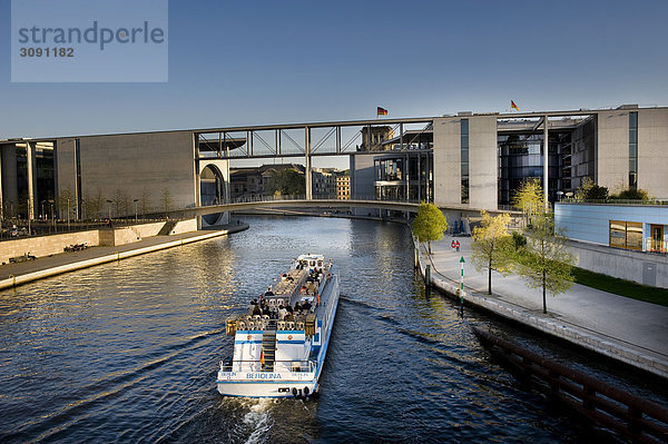 Reichstag und Paul-Löbe-Haus  Spree  Berlin  Deutschland