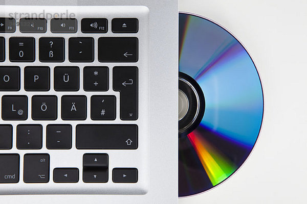 Eine CD-ROM oder DVD halbwegs in einem deutschen Laptop