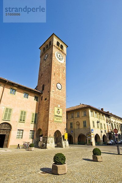 Stadtplatz Italien Langhe Piemont