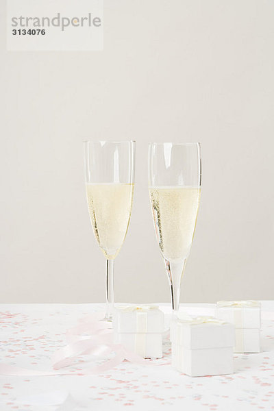 Zwei Champagnerflöten