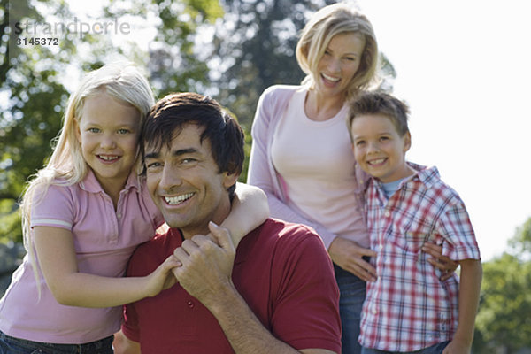 Ein Familienportrait im Park