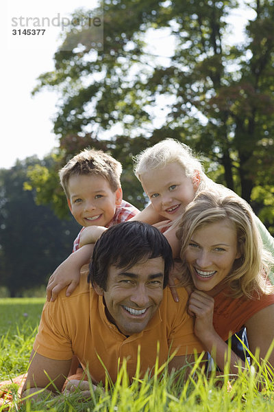 Ein Familienportrait im Park