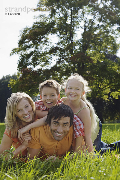 Ein Familienportrait im Park