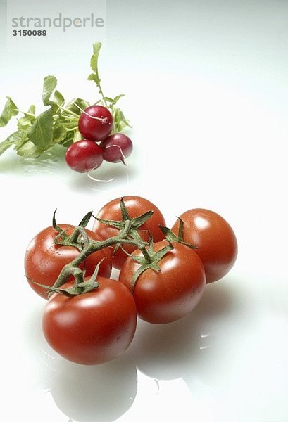 Tomaten und Radieschen