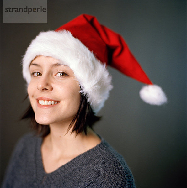 Portrait einer Frau mit eine Pixie Mütze.