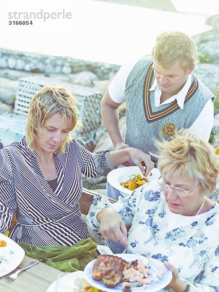 Eine Dinner-Party am Meer  Schweden.