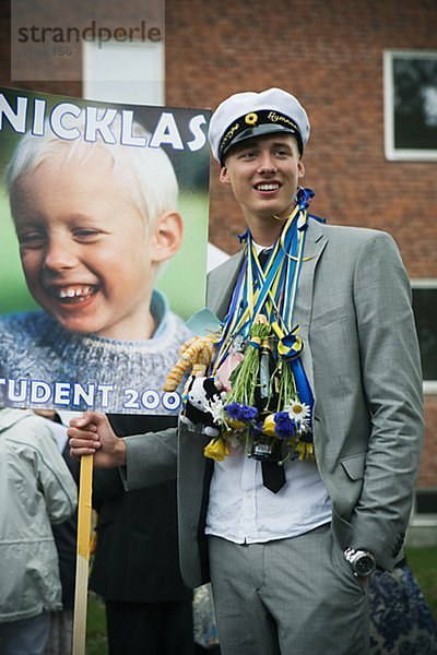 Ein junger Mann Abschluss der High School  Schweden.