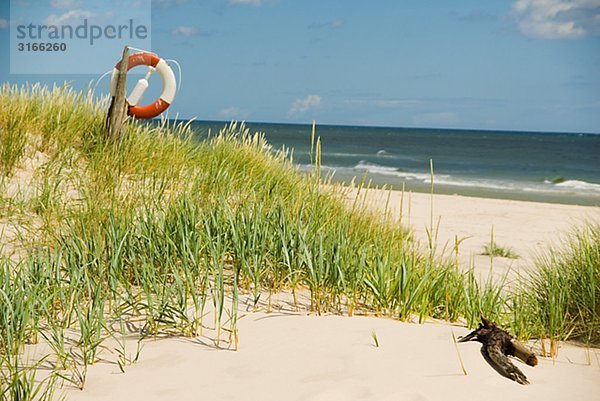 Rettungsring am Strand Skane Schweden.