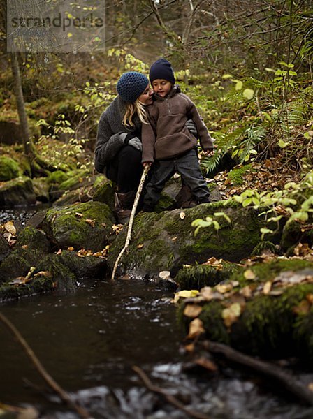 Mutter und Sohn in der Gesamtstruktur Schweden.