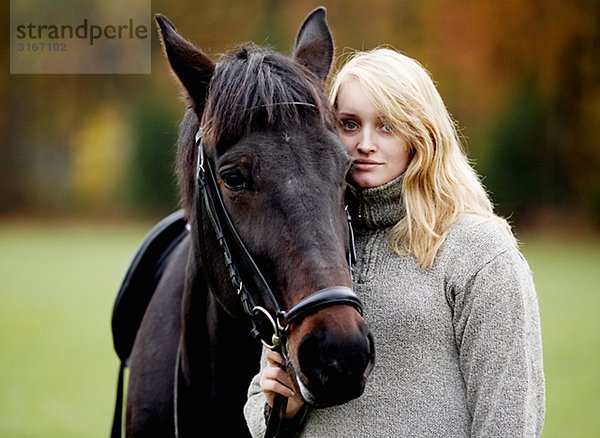Eine Frau und ein Pferd-Schweden.