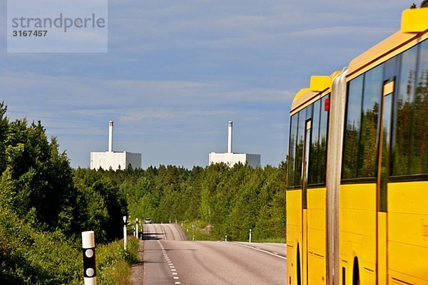 nahe Fernverkehrsstraße Omnibus Atomkraftwerk