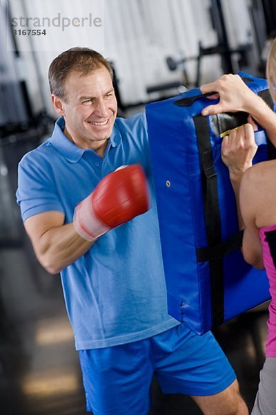 Ein Mann und eine Frau Boxing Schweden.