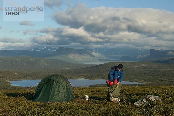 Campingplatz mit Blick auf Bergwelt Lappland Schweden.