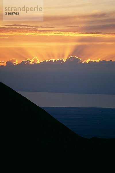 Berg in den Sonnenuntergang Kirgyztan.