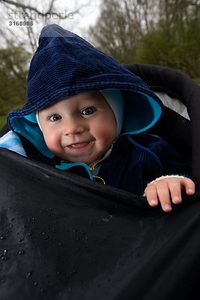 Ein lächelnd Baby-Schweden.