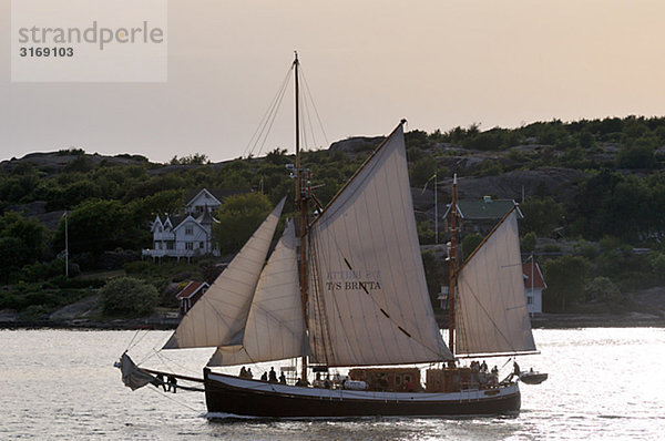Ein Segelschiff in Schweden Bohuslan.