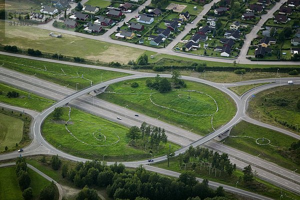 Ein Kreisverkehr durch eine Autobahn  Schweden.