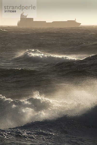 Wellen auf einem stürmischen Meer  Norwegen.