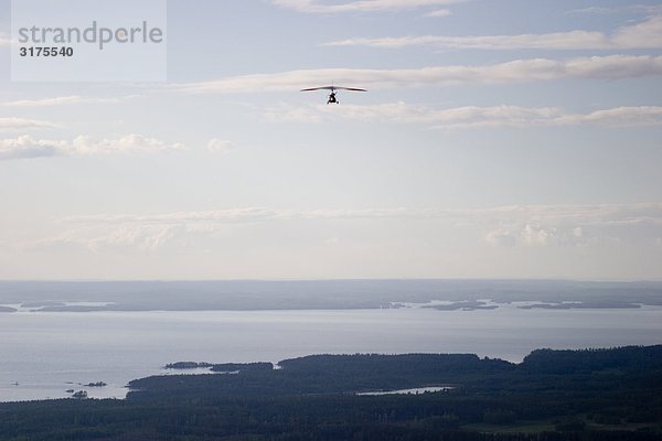 Ultralight Aviation in den Himmel und ein See  Narke  Schweden.