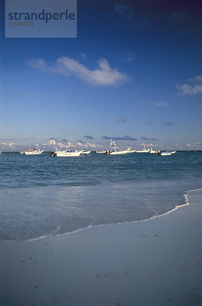 Ein sandiger Strand  Mexiko.
