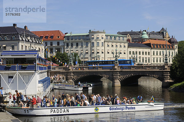 Ein Sightseeing-Boot mit Touristen  Göteborg  Schweden.