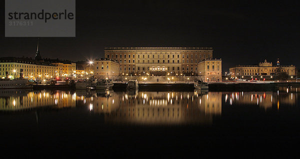 Der königliche Palast in Stockholm bei Nacht  Schweden.