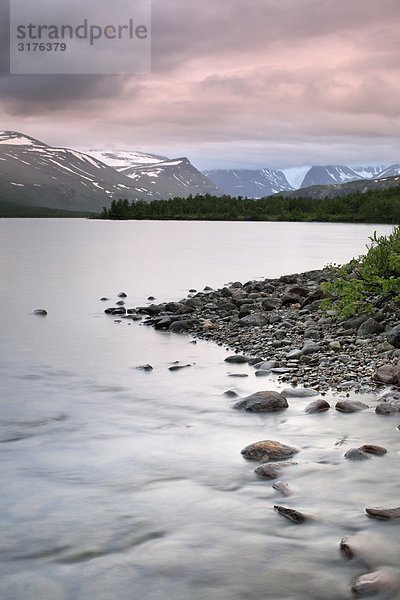 Ein Bergsee und Fjelds  Lappland  Schweden.