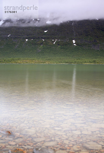 Ein Mountain Lake  Nikkaloukta  Lappland  Schweden.