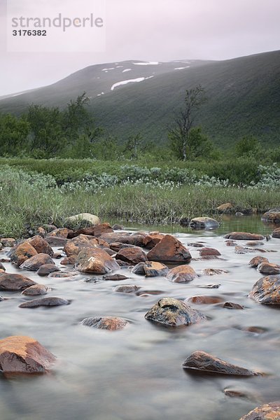Ein Mountain Stream  Nikkaloukta  Lappland  Schweden.