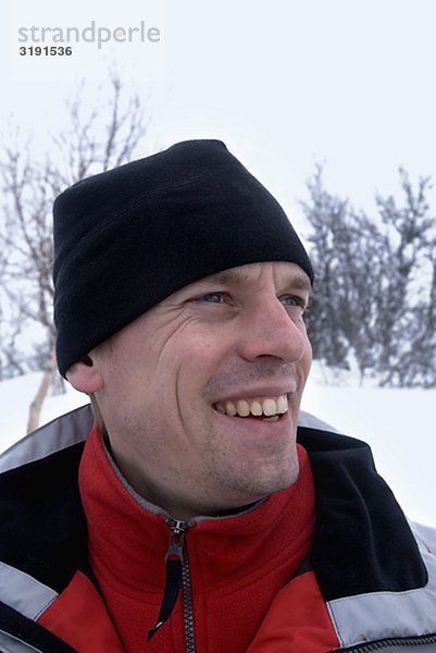 Portrait von einem lächelnd mann  sind  Schweden.