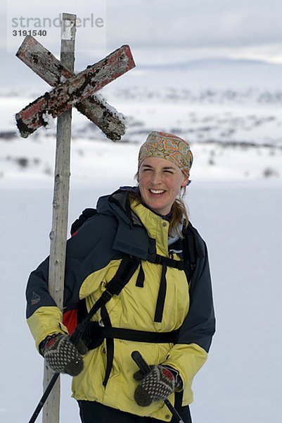 Eine Frau  Skifahren  Schweden.