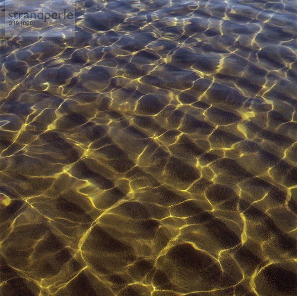 Wellen im Wasser  full-frame