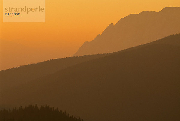 Sunrise Silhouetten der Transsylvanische Karpaten